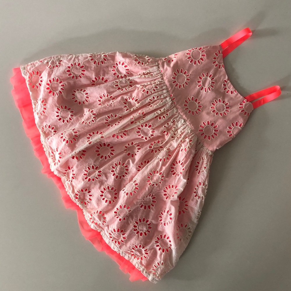 Gap eyelet dress perfect for spring size small 6-7